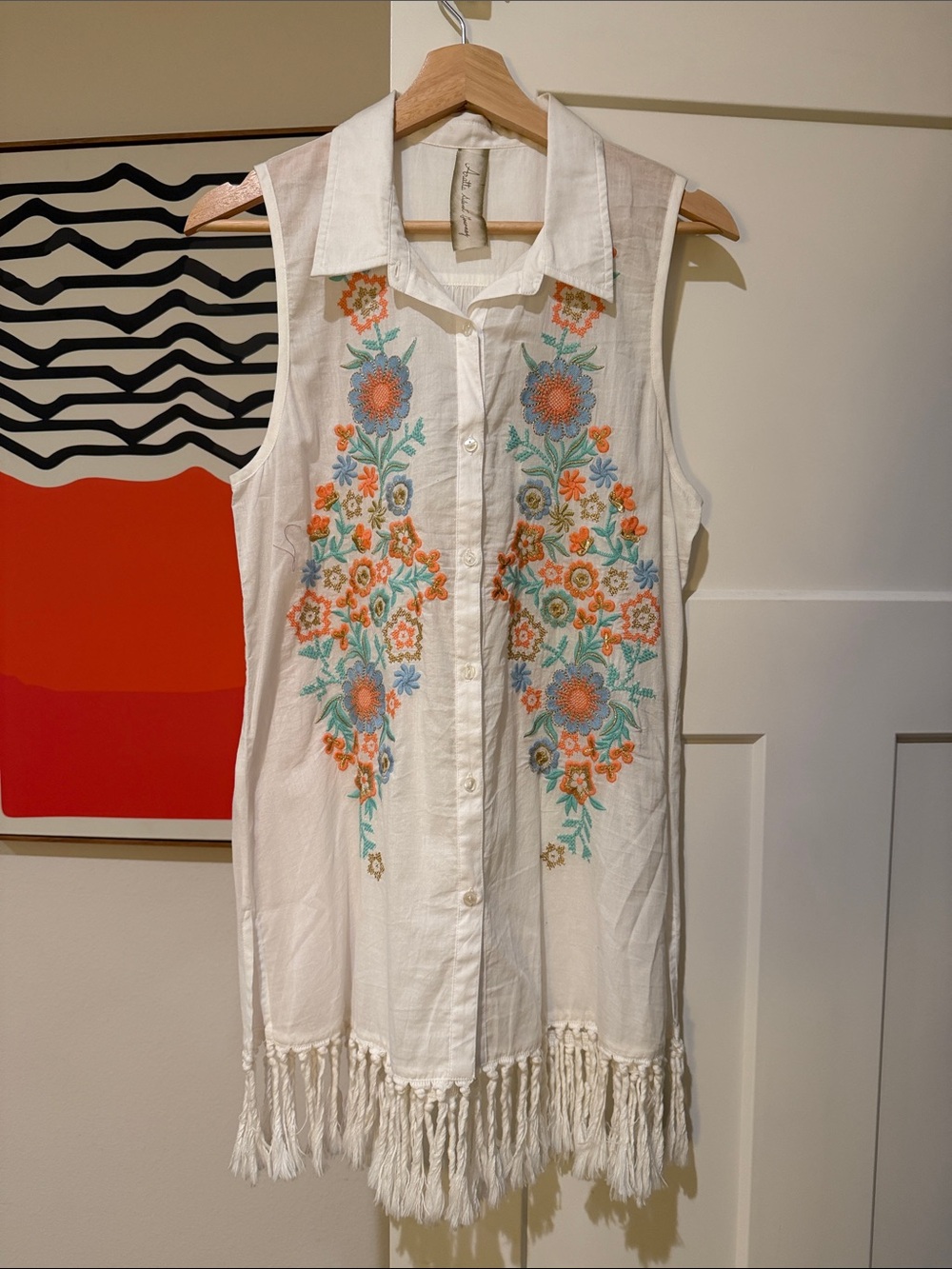 Aratta White Embroidered Sleeveless Button Tunic